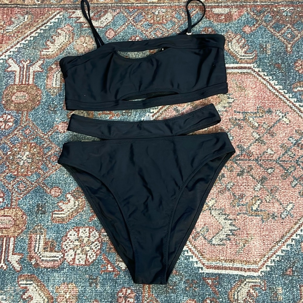 NWOT Black cutout bikini